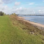 The Ferryman's Vrijgelegen Aan De Waal *
