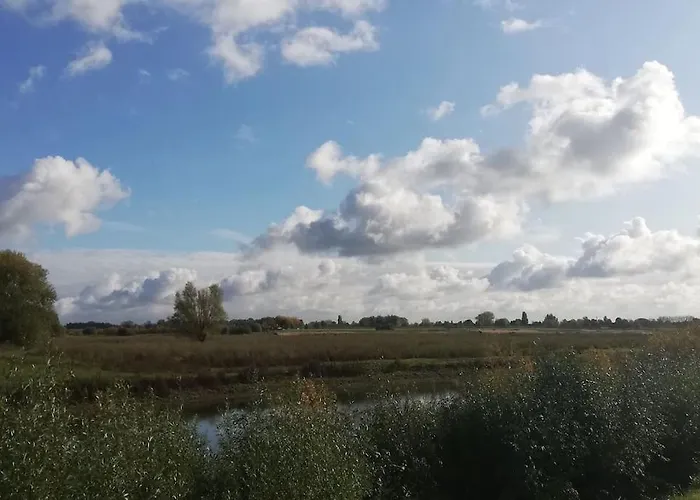 The Ferryman's Vrijgelegen Aan De Waal Vakantiehuis