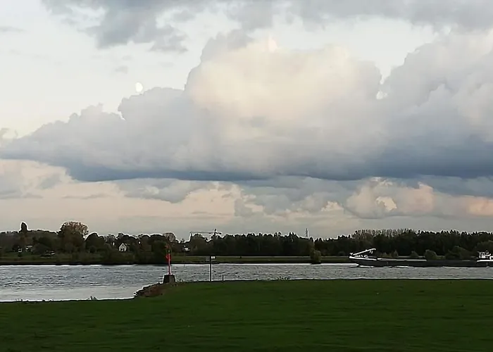 Vakantiehuis The Ferryman's Vrijgelegen Aan De Waal