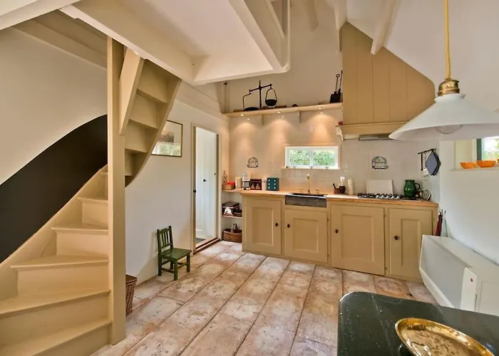 The Ferryman's Vrijgelegen Aan De Waal * Varik