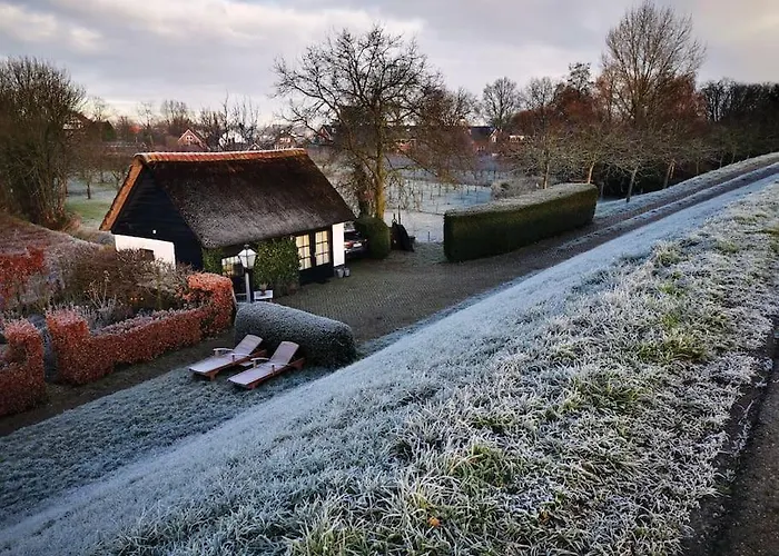 Vakantiehuis The Ferryman's Vrijgelegen Aan De Waal