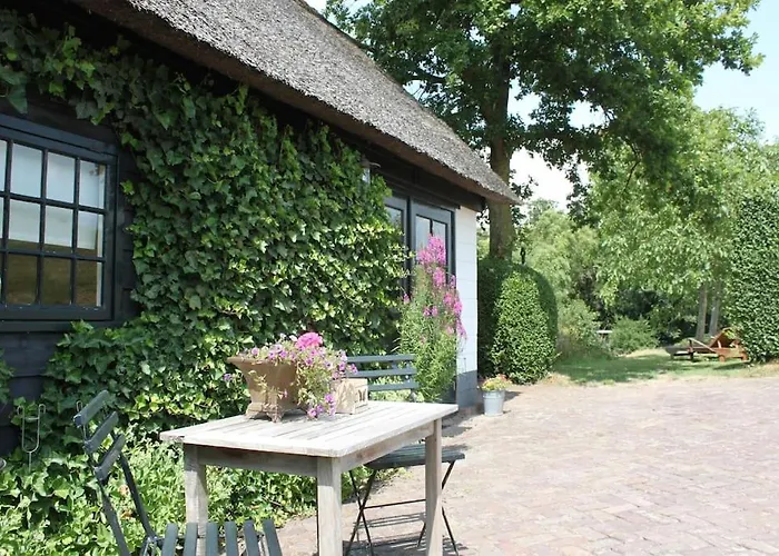 Vakantiehuis The Ferryman's Vrijgelegen Aan De Waal *