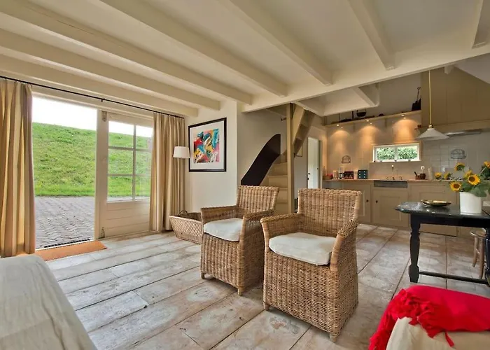 The Ferryman's Vrijgelegen Aan De Waal Vakantiehuis *