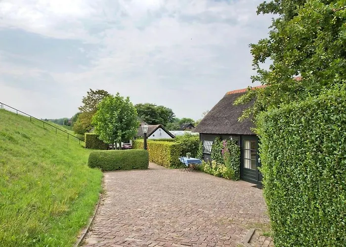 度假居 The Ferryman's Vrijgelegen Aan De Waal *