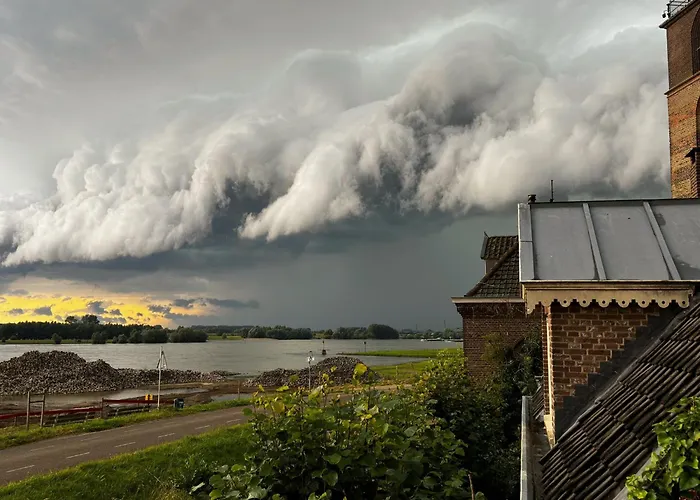 The Ferryman's Vrijgelegen Aan De Waal Vakantiehuis *